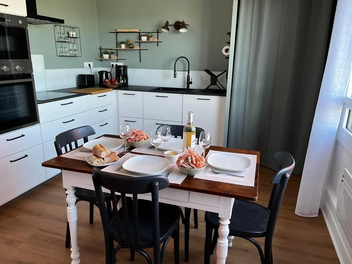 Lostendro, appartements vue port Guilvinec