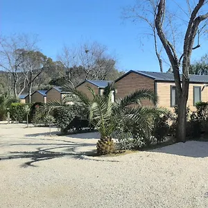 https://eco-lodge-lou-pantai.fr-provencehotel.com
